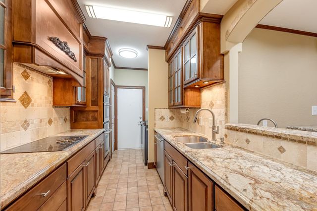 516 S Post Oak Lane 18, Houston, TX 77056