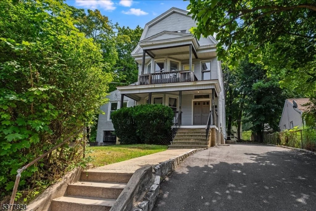 132 Roseland Ave, Caldwell Boro Twp., NJ 07006