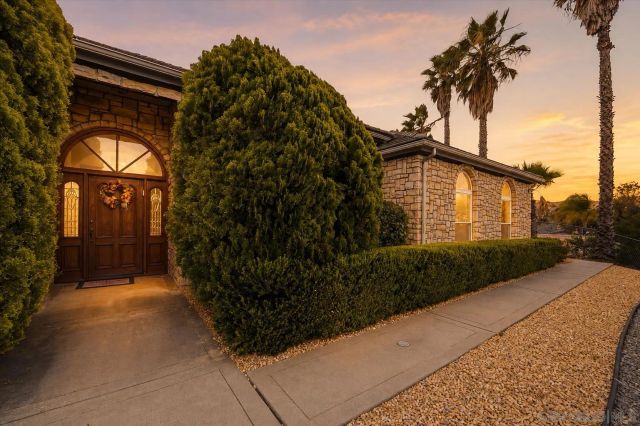10015 El Capitan Real Rd, El Cajon, CA 92021