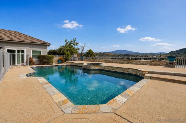 10015 El Capitan Real Rd, El Cajon, CA 92021