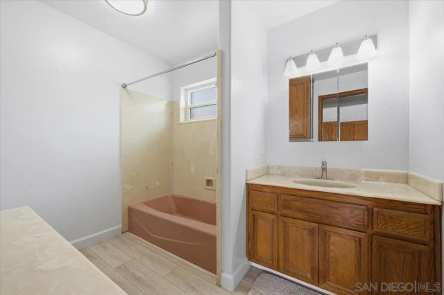 10015 El Capitan Real Rd, El Cajon, CA 92021