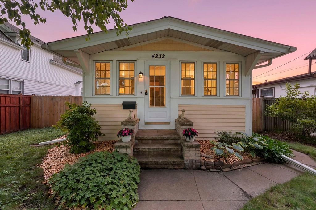 4232 33rd Avenue S, Minneapolis, MN 55406