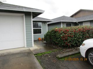 -1 FAIRACRES Ln, Roseburg, OR 97470