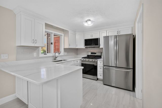 98 Heritage Drive 98, Tewksbury, MA 01876