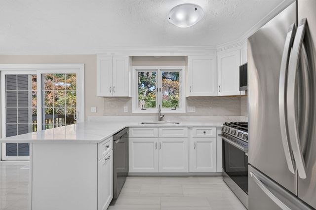 98 Heritage Drive 98, Tewksbury, MA 01876