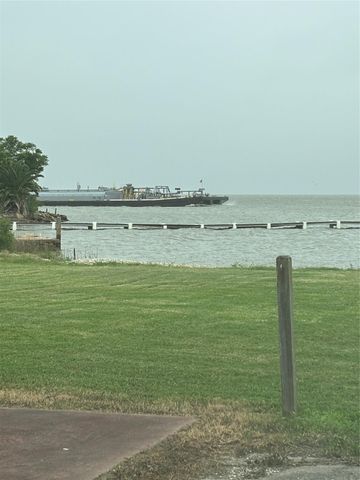 1026 N Gayle Street, Gilchrist, TX 77617