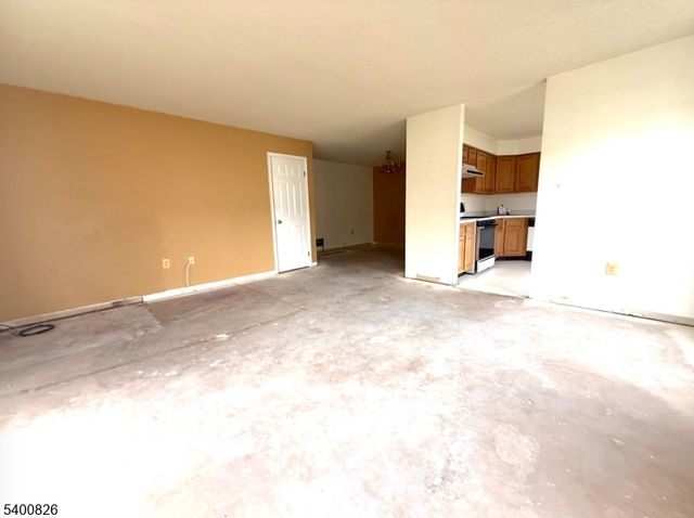 32 Columbus Dr, Franklin Twp., NJ 08823