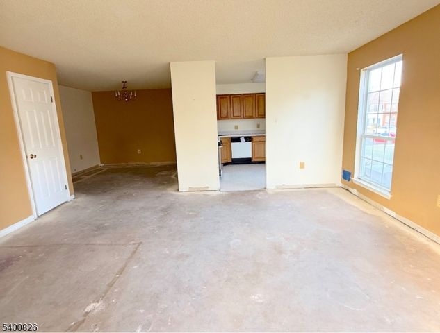 32 Columbus Dr, Franklin Twp., NJ 08823