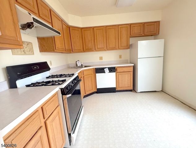 32 Columbus Dr, Franklin Twp., NJ 08823