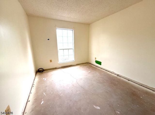 32 Columbus Dr, Franklin Twp., NJ 08823