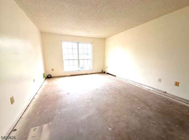 32 Columbus Dr, Franklin Twp., NJ 08823