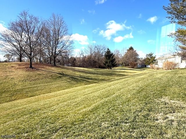 32 Columbus Dr, Franklin Twp., NJ 08823