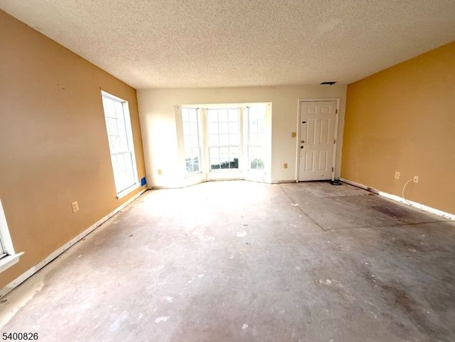 32 Columbus Dr, Franklin Twp., NJ 08823