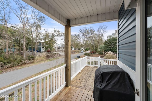 1607 E Yacht Drive, Oak Island, NC 28465