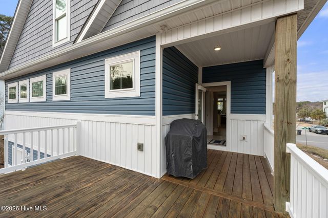 1607 E Yacht Drive, Oak Island, NC 28465