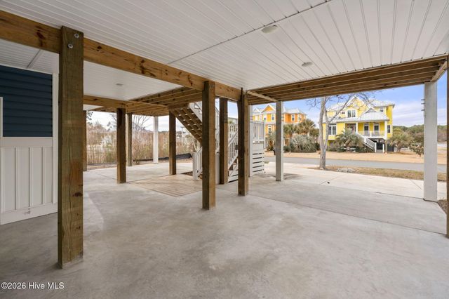 1607 E Yacht Drive, Oak Island, NC 28465