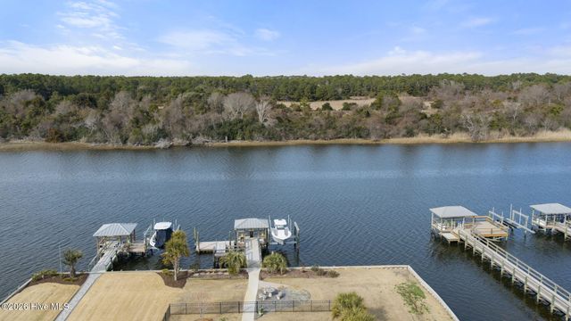 1607 E Yacht Drive, Oak Island, NC 28465