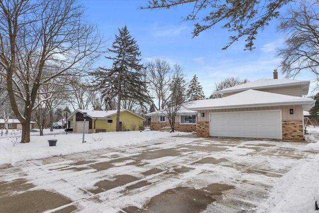 12135 W Luther AVENUE, Hales Corners, WI 53130