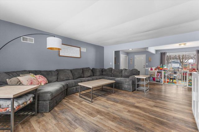 12135 W Luther AVENUE, Hales Corners, WI 53130