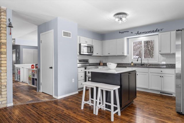 12135 W Luther AVENUE, Hales Corners, WI 53130