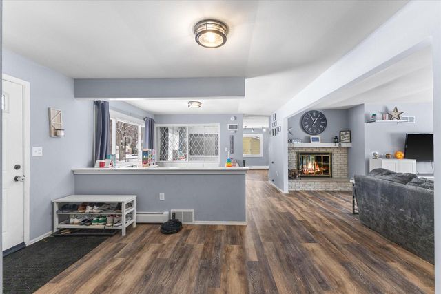 12135 W Luther AVENUE, Hales Corners, WI 53130