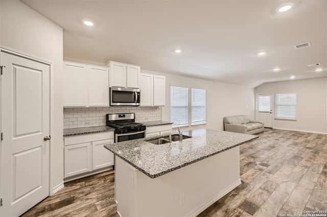 5551 Stormie Keep, San Antonio, TX 78266