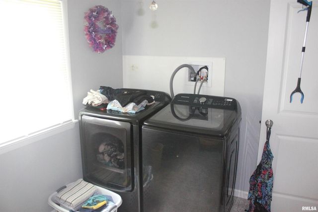 1119 N Thornwood Ave Avenue, Davenport, IA 52804