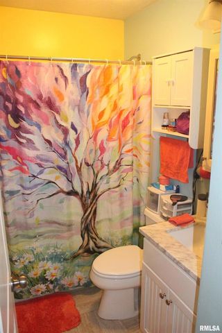 1119 N Thornwood Ave Avenue, Davenport, IA 52804