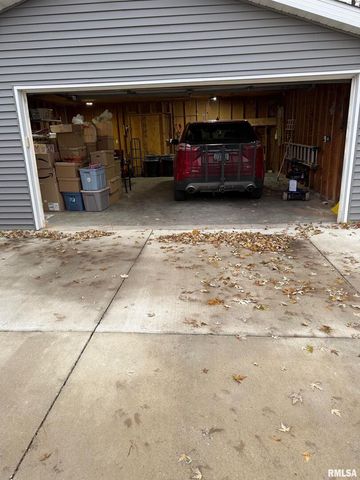 1119 N Thornwood Ave Avenue, Davenport, IA 52804