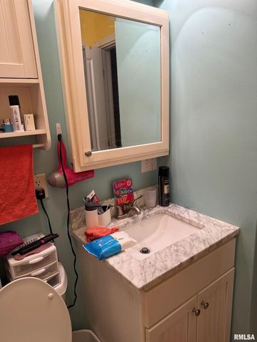 1119 N Thornwood Ave Avenue, Davenport, IA 52804