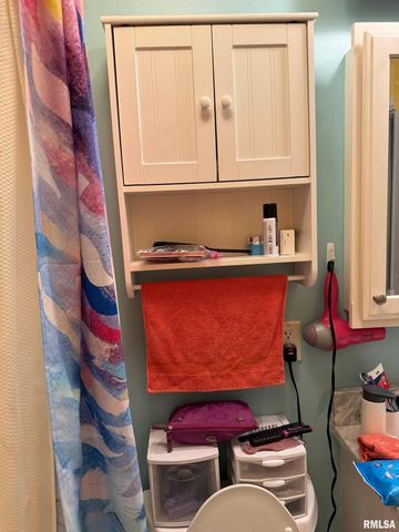 1119 N Thornwood Ave Avenue, Davenport, IA 52804