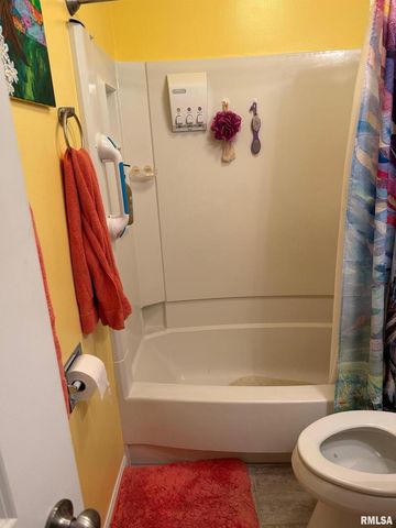 1119 N Thornwood Ave Avenue, Davenport, IA 52804