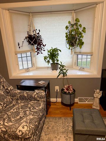 1119 N Thornwood Ave Avenue, Davenport, IA 52804