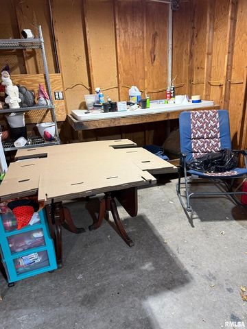 1119 N Thornwood Ave Avenue, Davenport, IA 52804