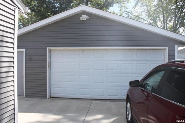 1119 N Thornwood Ave Avenue, Davenport, IA 52804