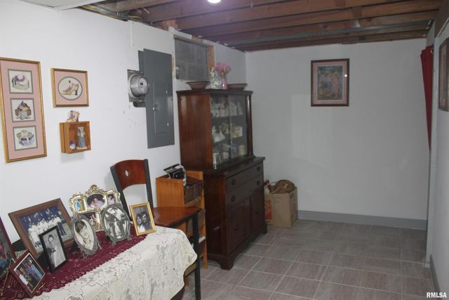 1119 N Thornwood Ave Avenue, Davenport, IA 52804