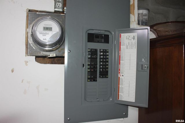 1119 N Thornwood Ave Avenue, Davenport, IA 52804