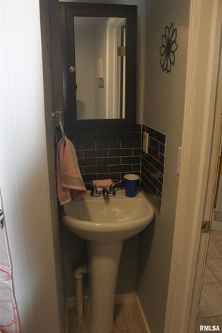 1119 N Thornwood Ave Avenue, Davenport, IA 52804