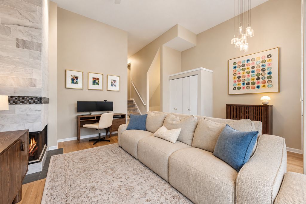 3041 N LAKEWOOD Avenue, Chicago, IL 60657 — photo 5