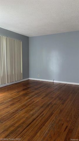 8094 Oak Street, Taylor, MI 48180