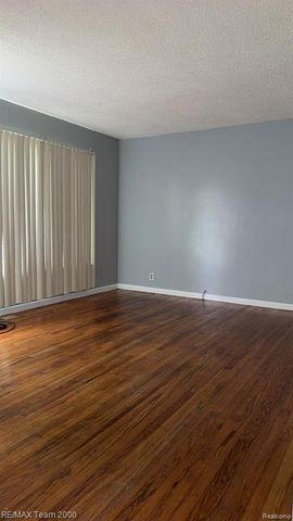 8094 Oak Street, Taylor, MI 48180