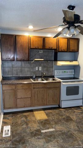 8094 Oak Street, Taylor, MI 48180