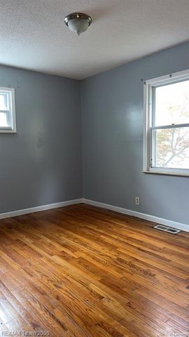 8094 Oak Street, Taylor, MI 48180