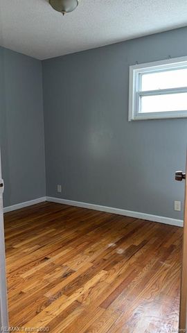 8094 Oak Street, Taylor, MI 48180