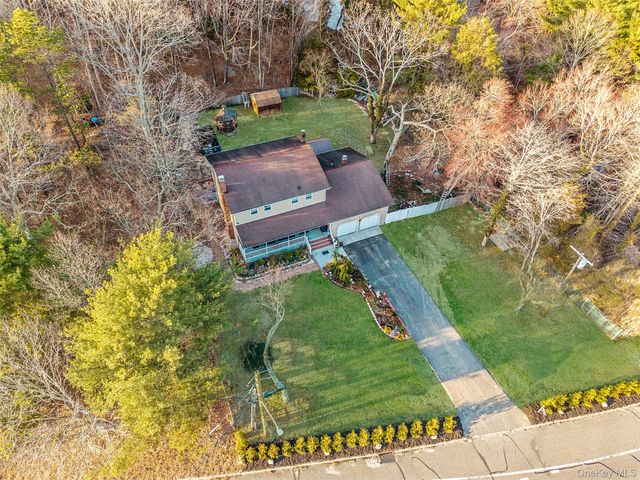 231 W Woodside Avenue, Patchogue, NY 11772