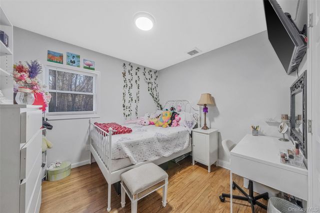 231 W Woodside Avenue, Patchogue, NY 11772