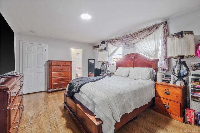 231 W Woodside Avenue, Patchogue, NY 11772