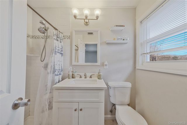 231 W Woodside Avenue, Patchogue, NY 11772
