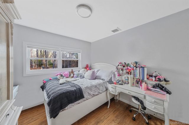 231 W Woodside Avenue, Patchogue, NY 11772