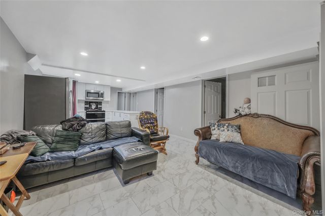231 W Woodside Avenue, Patchogue, NY 11772